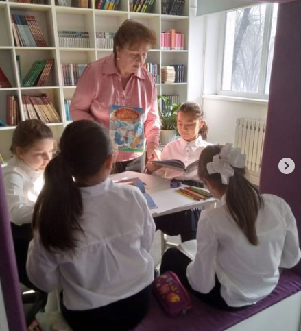 В школьной библиотеке КГУ ОШ №87 накануне зимних каникул была проведена беседа о чтении художественной литературы.