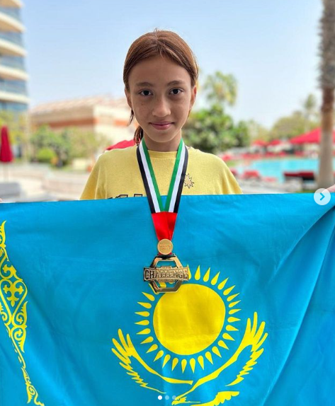 мектебіміздің оқушысы Әмина Масимова өз салмақ дәрежесінде 1-орынға ие болып, әлем чемпионы атанды.