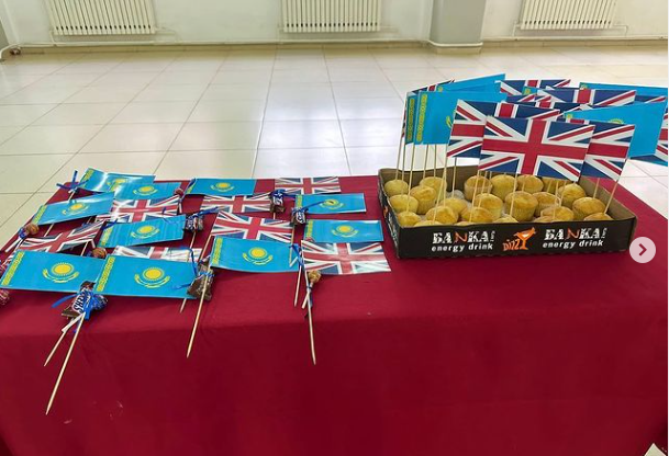 КММ #87 ЖББМ мектепішілік жоспарына сәйкес ағылшын тілі пәнінің онкүндігінде үзіліс кезінде мұғалімдермен жәрмеңкелер ұйымдастырылды.