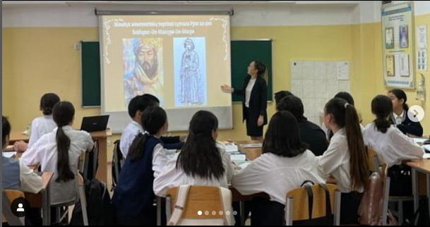 Тәрбие жоспарына сәйкес, тарих пәнінің мұғалімі Нурманова Айгерім Даулетқызы ұлтымыздың ірі тарихи тұлғасы, адал да абыройлы, иманды да данышпан билеуші, саяси басшы-Сұлтан Бейбарыстың туғанына 800 жыл толуына орай танымдық сағатын өткізді.