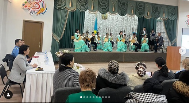 Жетісу ауданы #87 ЖББ мектепте, жоспарға сай, Жетісу ауданы Прокуратурасының Бөлім прокуроры Есжанов А, Жетісу ауданы ПБ ювеналды полиция майоры Игликов М.А қатысуымен жалпы мектепішілік ата-аналар жиналысы болып өтті.