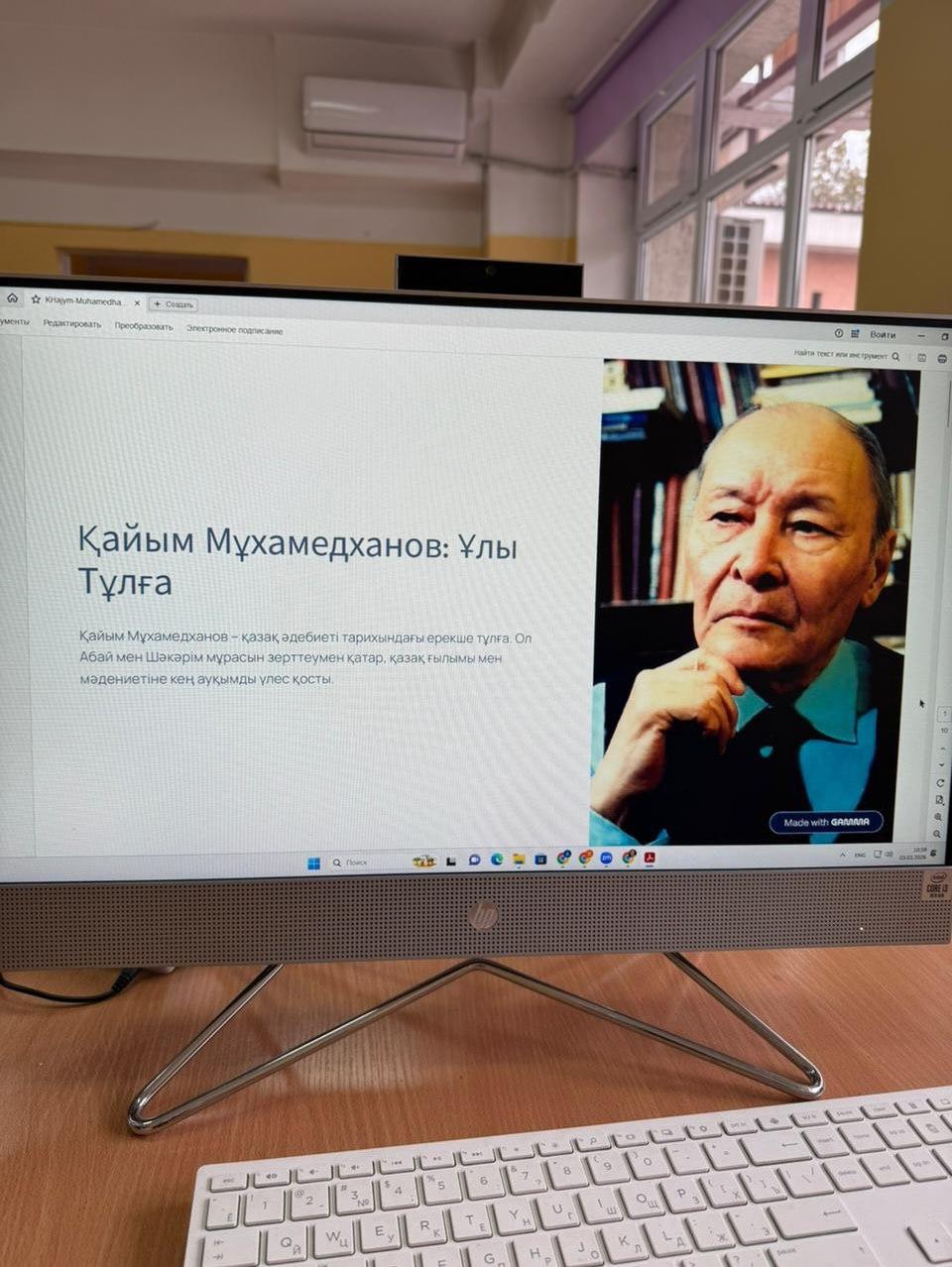 Қайым Мұхамедханов: Ұлы тұлға  Қайым Мұхамедханов — қазақ әдебиетіндегі шоқтығы биік тұлға, Абайтану ғылымының негізін қалаған.