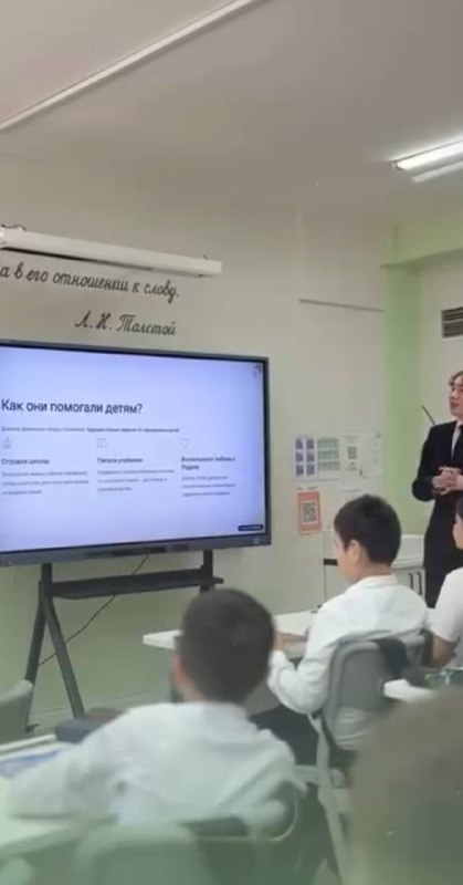 «Балалар әдебиеті - рухани тәрбие бастауы» тақырыбында ұйымдастырылған онкүндік іс-шара аясында 5 «В» сыныбында «Шығармашылық интеллигенция - Қазақстан балаларына» тақырыбында тәрбие сағаты өткізілді