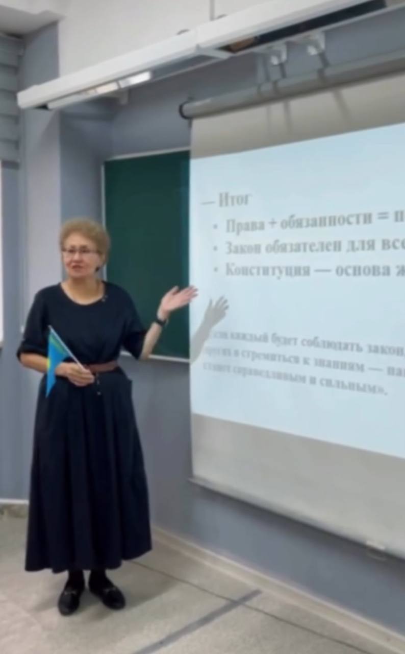 «Білім – мемлекеттік саясаттың басты құндылығы: жаңа Конституцияда айқындалған басымдықтар» тақырыбында бірыңғай республикалық сынып  сағаты мектебіміздің 11 сынып оқушыларымен  өткізілді.